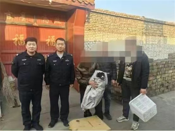 怀仁市公安局吴家窑派出所救助一只国家一级保护动物“秃鹫”