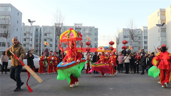 晋中介休市石场坊社区：九曲黄河阵灯会 点亮村民安居乐业新愿景