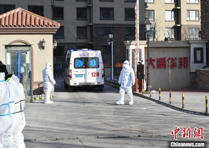 自1月17日8时起，长春市绿园区蓉桥壹号C区、大禹华邦B区，二道区鲁辉国际城荷兰小镇小区调整为中风险地区。　张瑶 摄