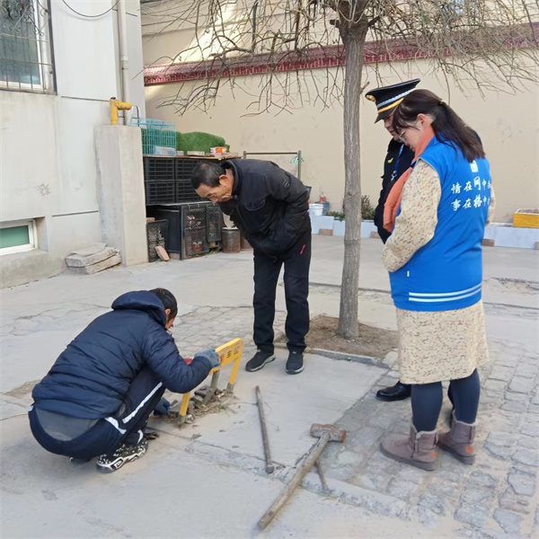 晋中榆次区路西街道柳西社区：拆除小区地锁 打开居民心锁